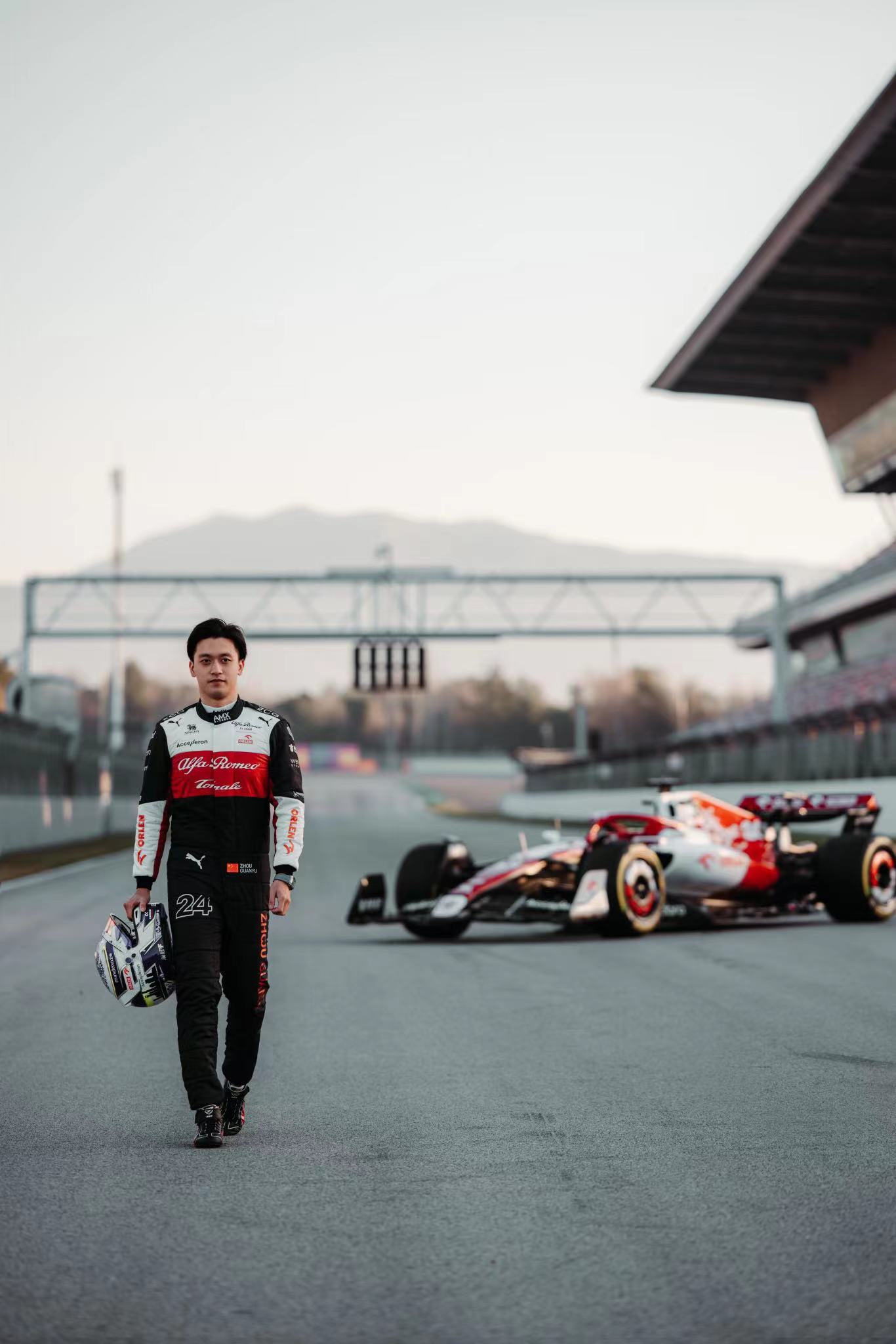 周冠宇复出首秀出彩,山东泰山主场血战那不勒斯,豪取7连胜